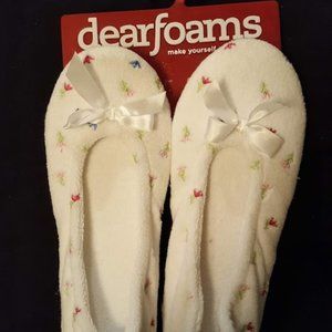 Dearfoam Slippers, NWT, White with pretty little flowers, Large (9-10)